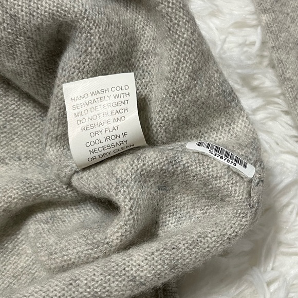 Incashmere | Soft Gray Cashmere Sweater - Picture 7 of 9